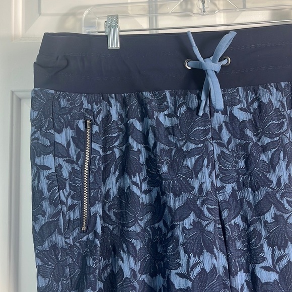 Athleta Women's Trekkie North Jogger Ethereal Bloom Cottage Blue Athleisure - Picture 5 of 15